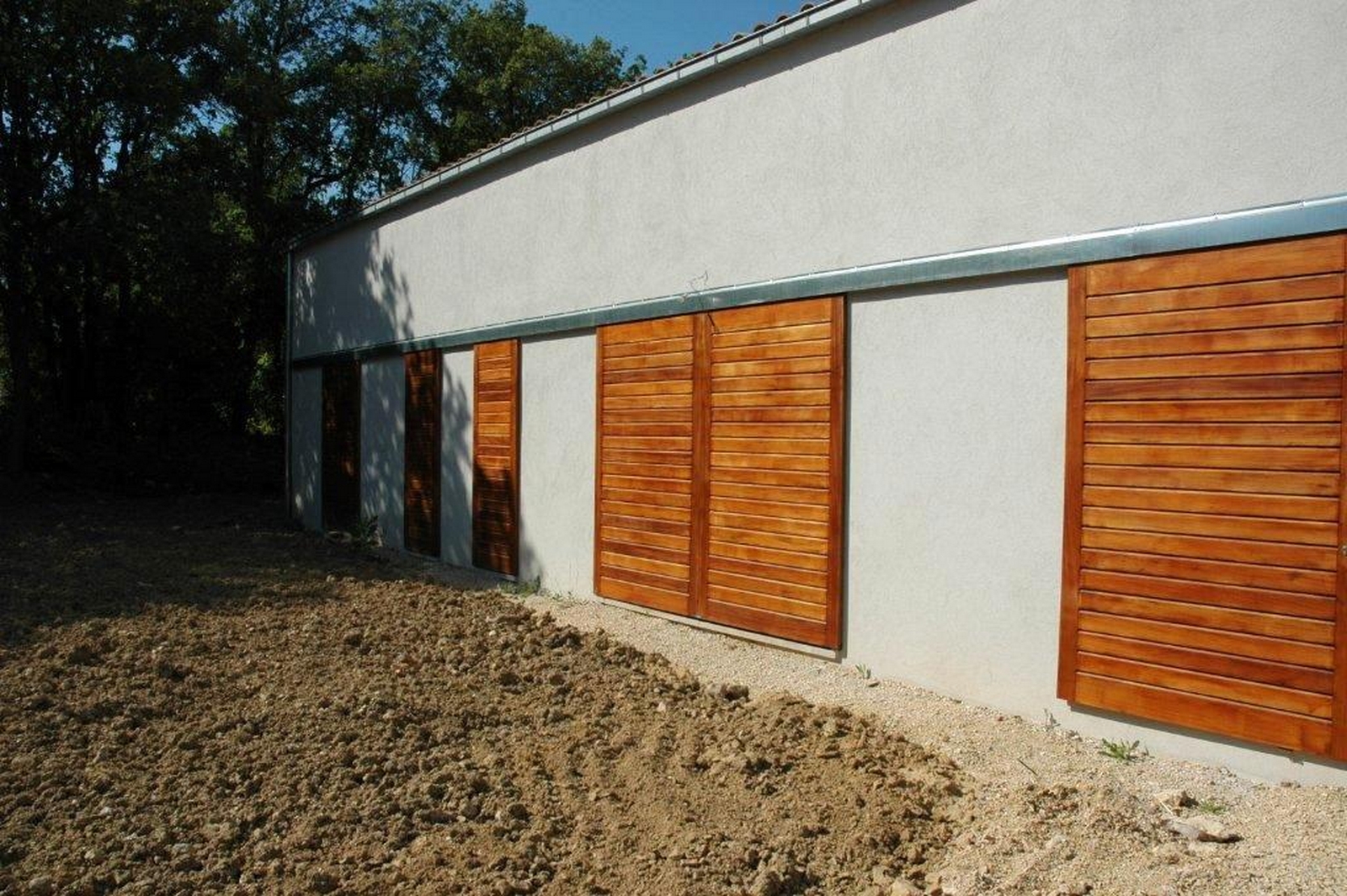 Menuisier pour la construction d'une bibliothèque sur mesure Corse